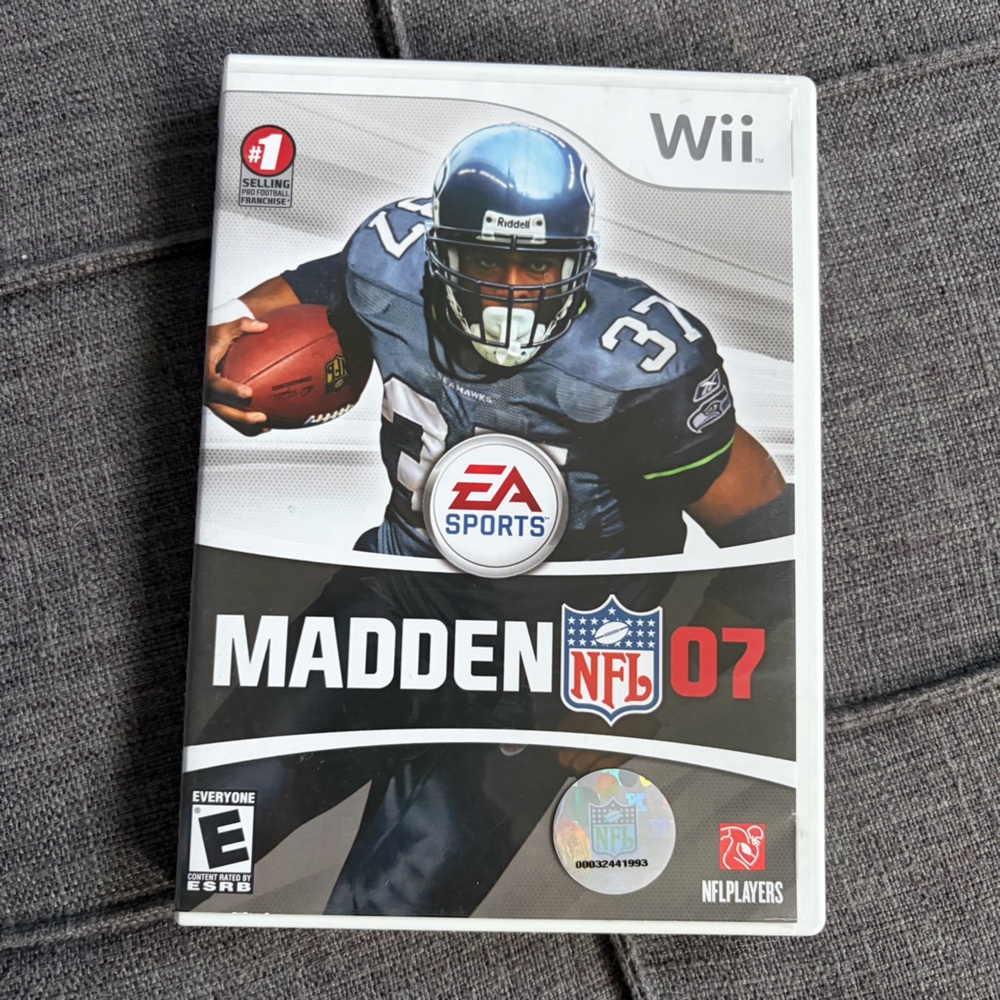 EA Sports Madden NFL 07 Wii Video Game - Blue/Black